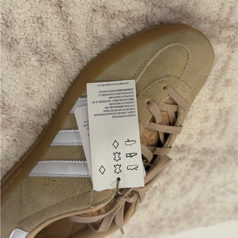 NIB - adidas Gazelle - magic beige / cloud white / gum - women’s size 8 - Picture 2 of 5